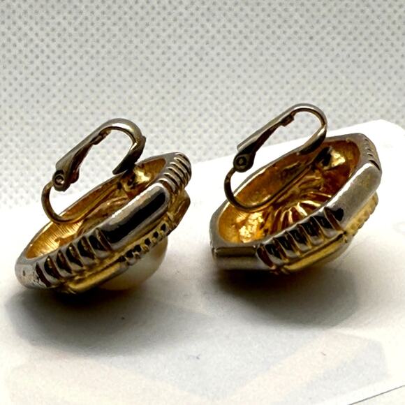 Vintage Gold Tone Octagon Pearl Clip-On Earrings 1" Retro Classic Jewelry - Picture 4 of 6